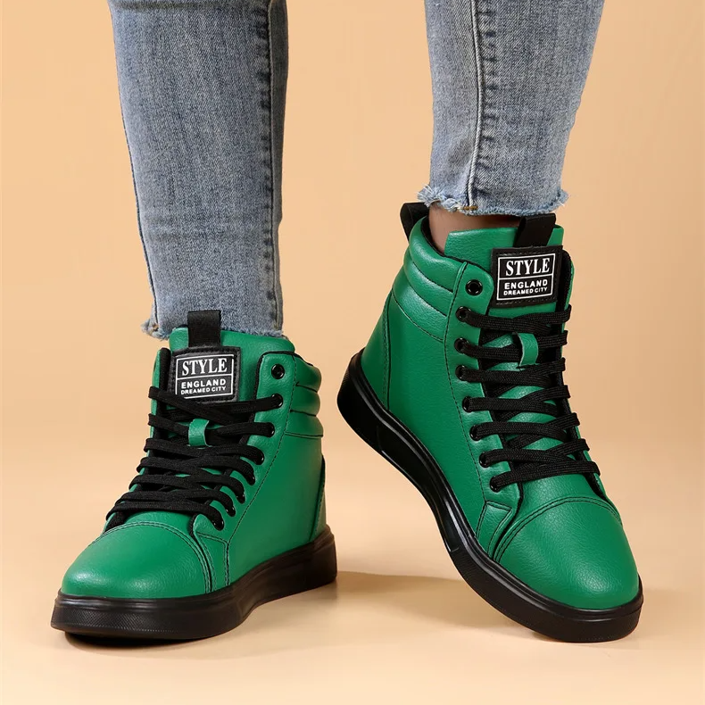Casual men's high-top sneakers, dynamic bold look for everyday comfort and athletic street style.