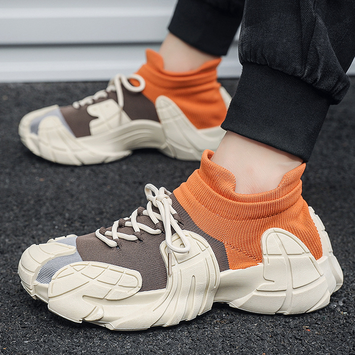 Active men's hybrid sneakers for everyday wear. Lightweight design & cushioned sole ensure dynamic comfort.
