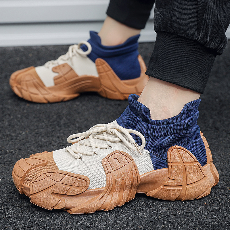 Men's comfort hybrid sneakers with a breathable upper, responsive cushioned sole, ideal for an active lifestyle.