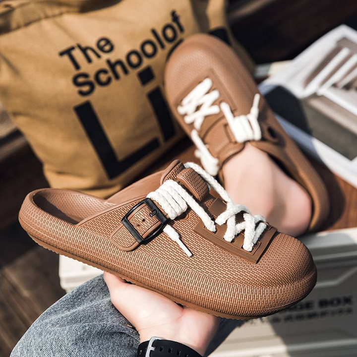 Water-friendly & breathable men's Eclipse clogs, perfect for beach & outdoor summer activities.