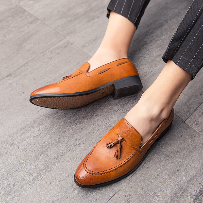 Black leather men's slip-on tassel loafers, ideal for elegant dress shoes or smart casual.