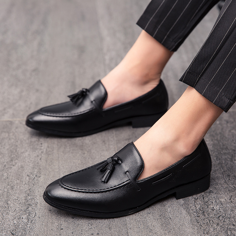 Brown men's tassel loafers, stylish slip-on dress shoes for office, formal or casual outfits.