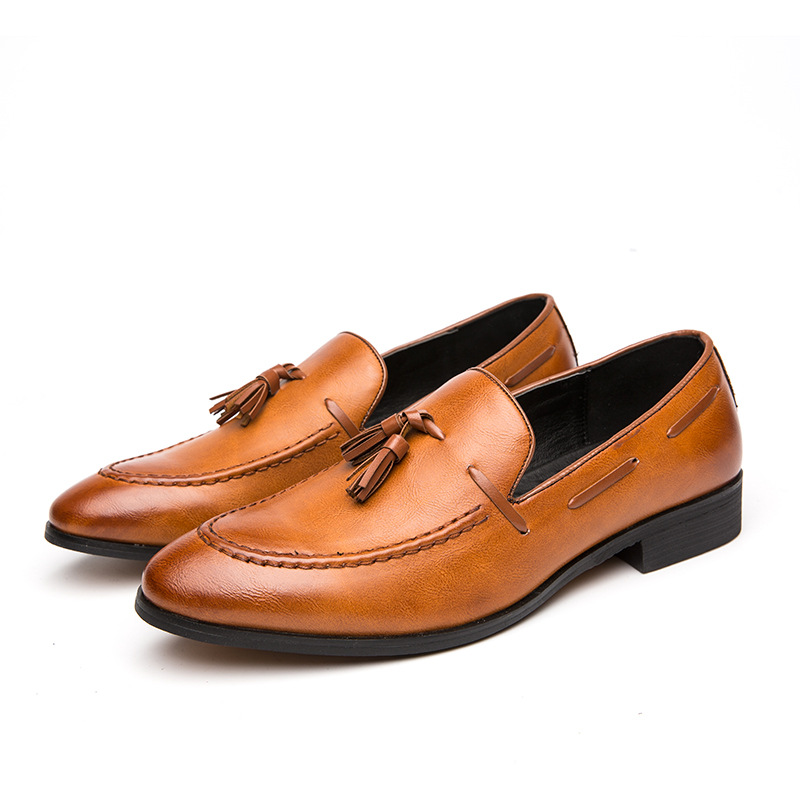 Easy slip-on men's tassel loafers, sophisticated and comfortable for men's formal or daily wear.