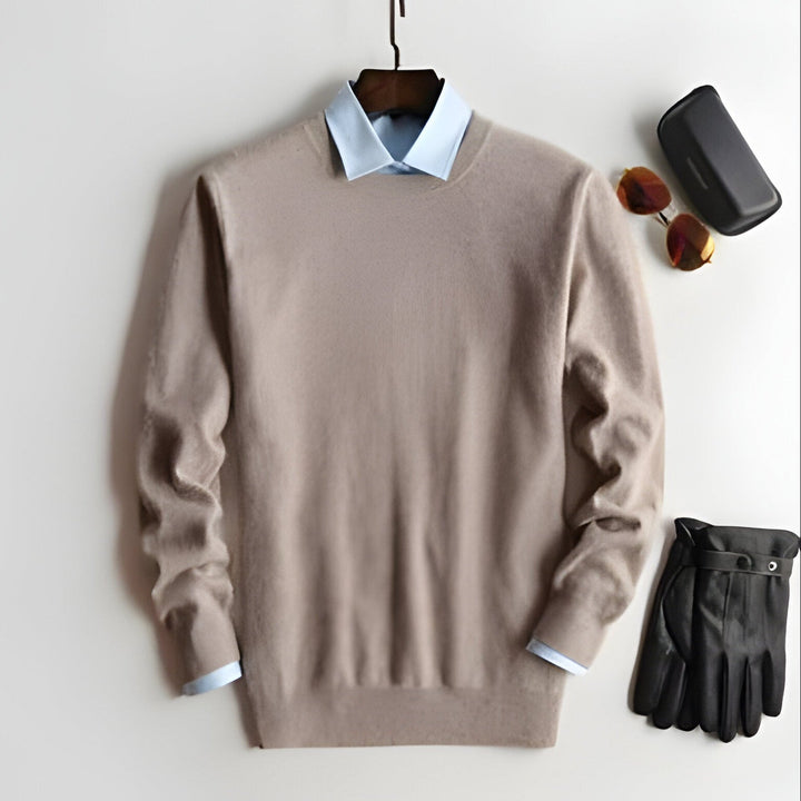 Classic men's versatile cashmere sweater, ideal for elegant everyday wear and comfort.