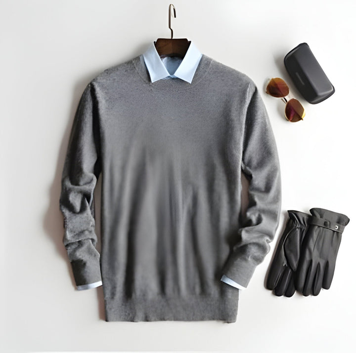 Premium men's cashmere sweater, a versatile & elegant classic for any man's wardrobe.