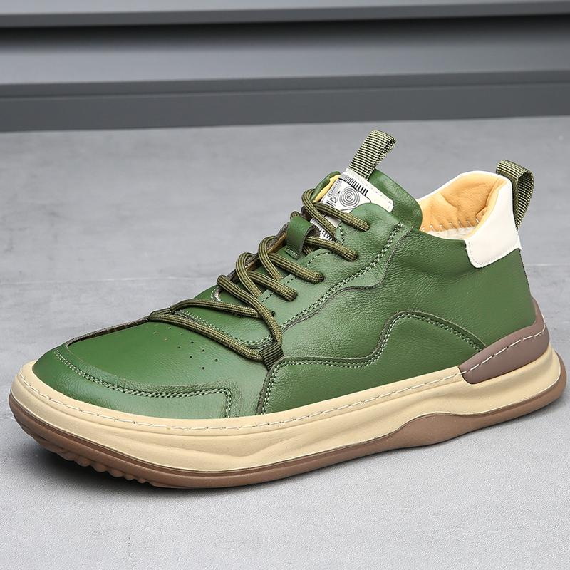 Stylish men's everyday sneakers, offering premium comfort and elegant design.