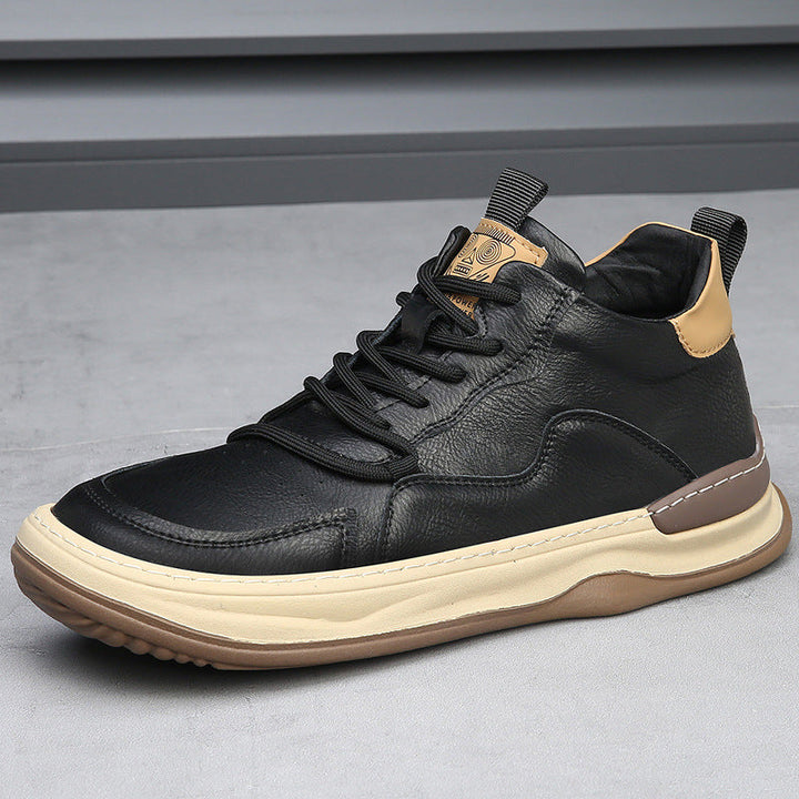 High-quality men's casual footwear, perfect for comfortable walking and daily elegance.