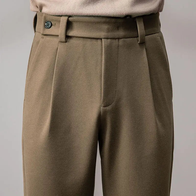 Comfortable stretch pleated trousers for men, perfect for dress or casual wear, wrinkle-resistant.