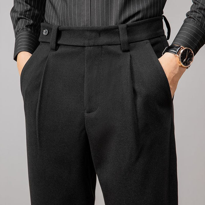 Stylish men's pleated casual trousers, wrinkle-resistant comfort, versatile for everyday fashion.