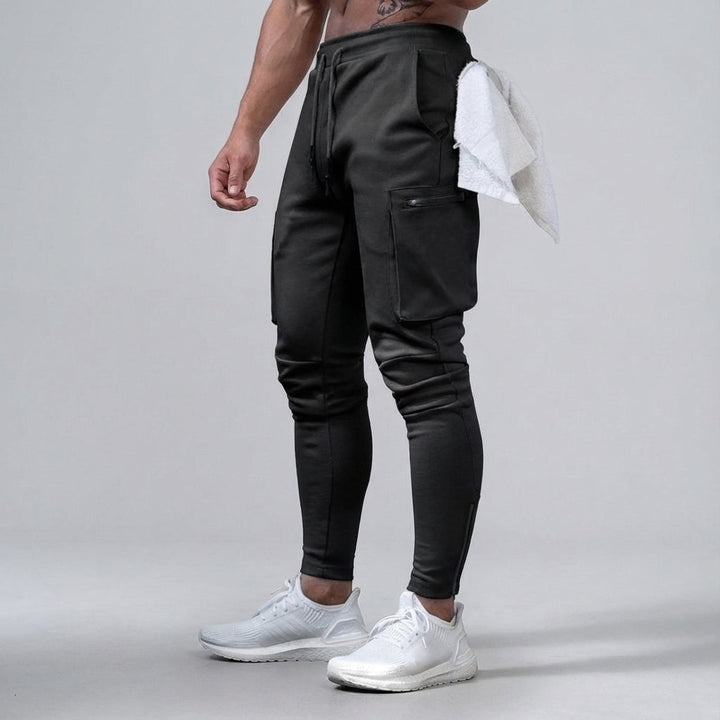 Sporty men's pants, tapered design, perfect for running or workout, featuring durable stretch fabric