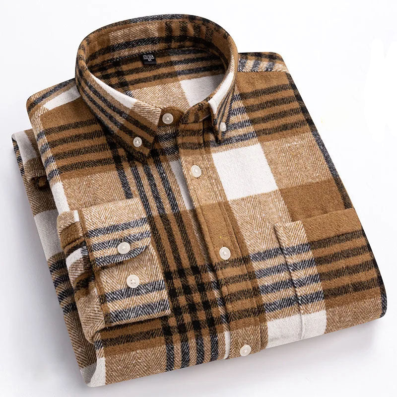 Comfortable men's flannel shirt, soft fabric, ideal for everyday casual wear.