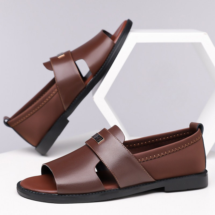 Comfortable men's walking sandals with excellent foot support, ideal for long strolls.