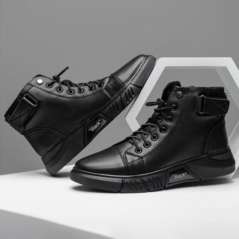 Men's everyday walking shoes, offering comfort and support for casual wear.