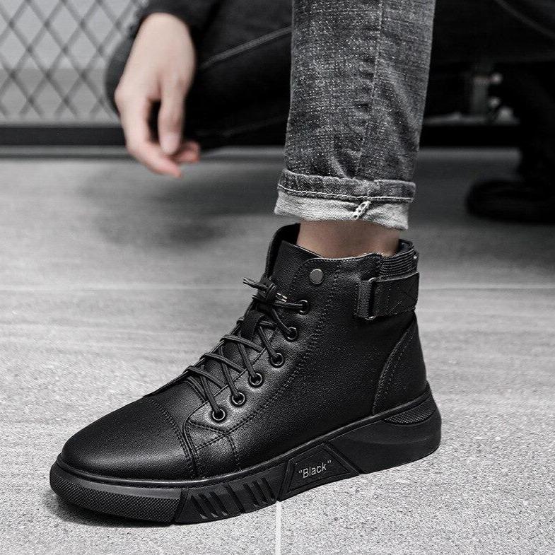 Premium men's everyday walking shoes, delivering comfort, supportive design, and slip resistance.