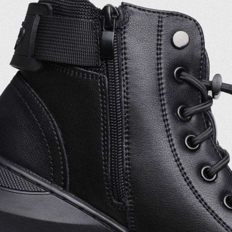Versatile men's walking shoes, great for casual outings, everyday wear, and a supportive fit.