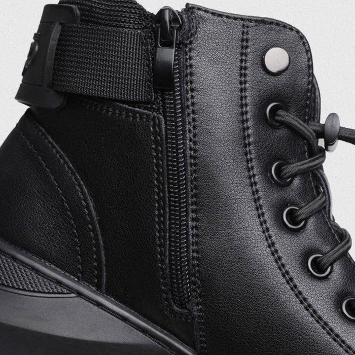 Versatile men's walking shoes, great for casual outings, everyday wear, and a supportive fit.
