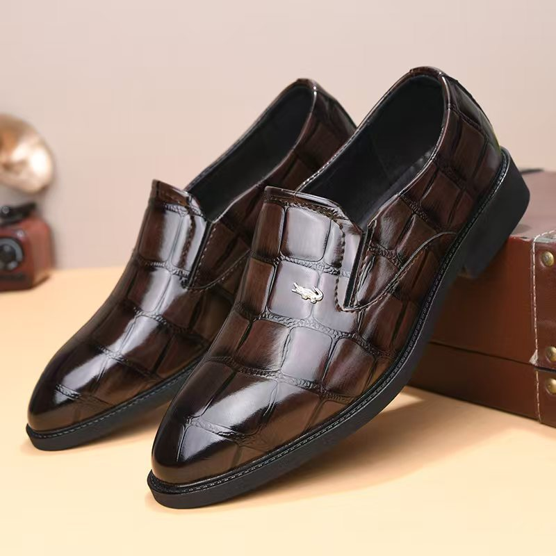 Versatile men's black loafers, ideal for formal business, office, or smart casual professional outfits.
