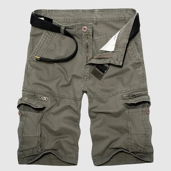 Versatile men's utility shorts, ideal for adventure wear, featuring deep cargo pockets.