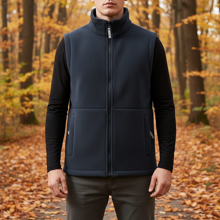 Men's fleece outdoor vest with zipper pockets, perfect for athletic and casual winter wear