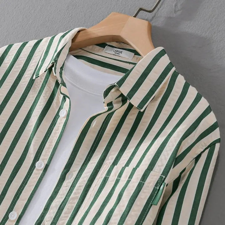 Close-up of Men's Florentine Luxe Boneau shirt fabric, highlighting its sophisticated comfort and quality.