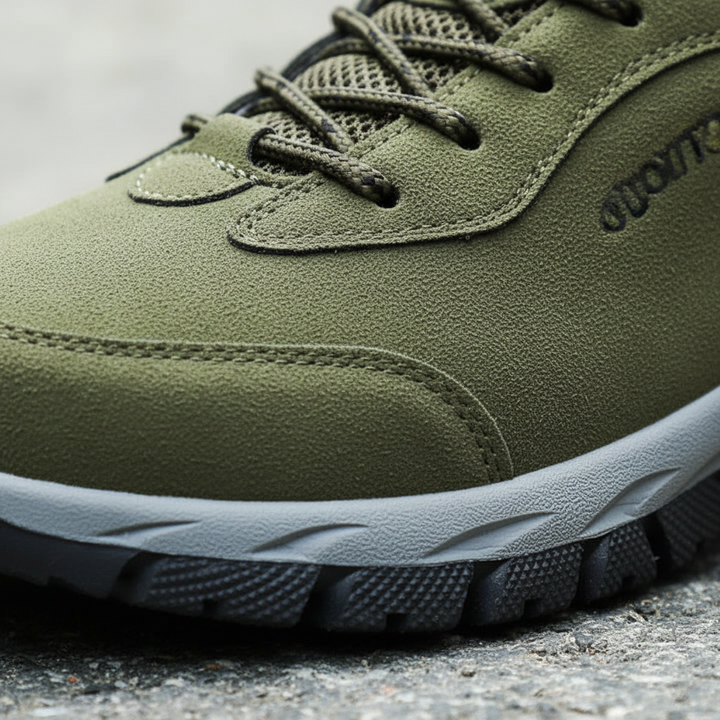 Lightweight Floyd men's hiking shoes, orthopedic design for superior comfort and foot support.