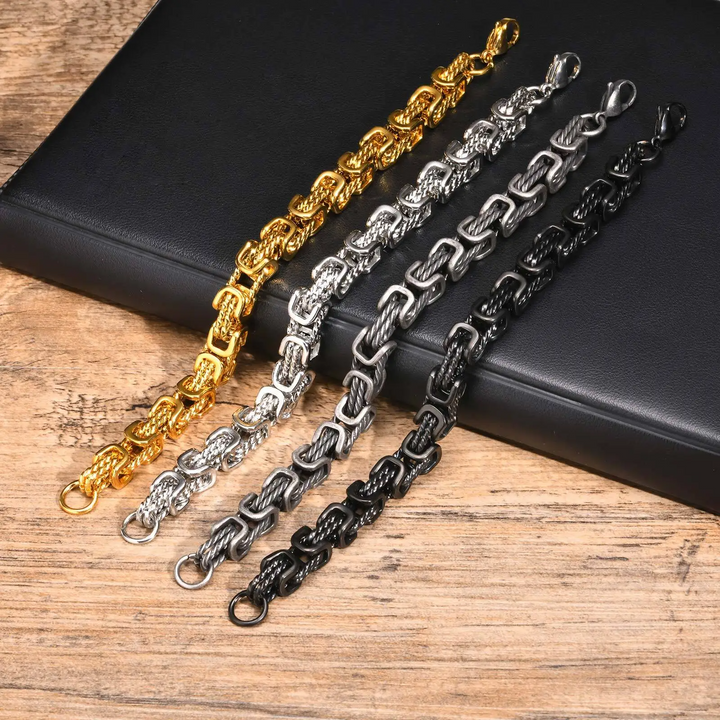 Men's stainless steel chain bracelet, perfect for everyday wear. Rugged yet refined style.