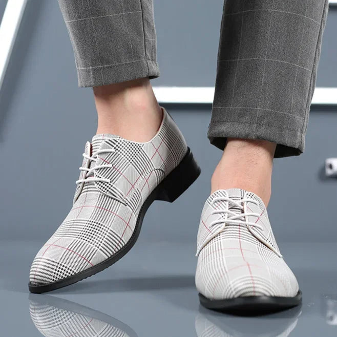 Stylish men's black oxford shoes with unique plaid contrast. Lace-up design for professional fashion.