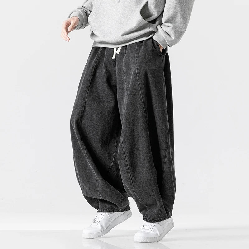 Versatile men's Frontier relaxed joggers, comfortable for leisurewear, casual outings, or active days.