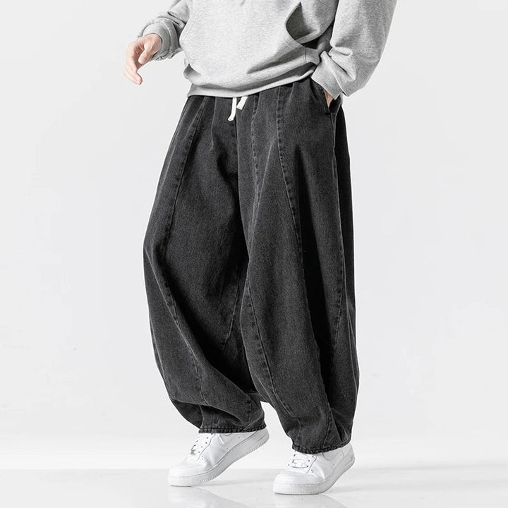 Versatile men's Frontier relaxed joggers, comfortable for leisurewear, casual outings, or active days.