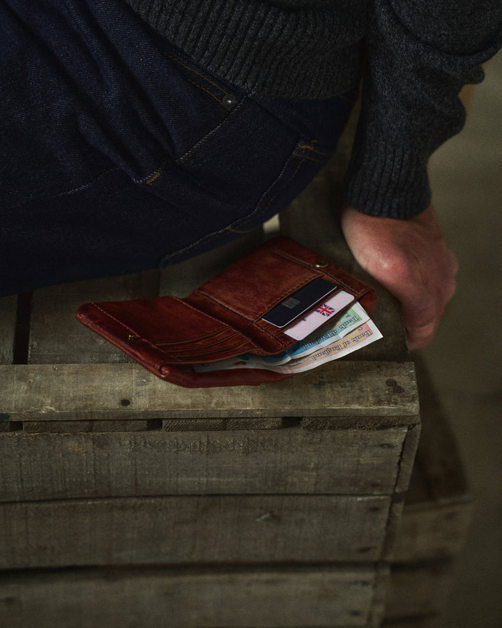 Men's leather wallet with easy-access coin pocket, card slots, and secure dual closure. Everyday essential.