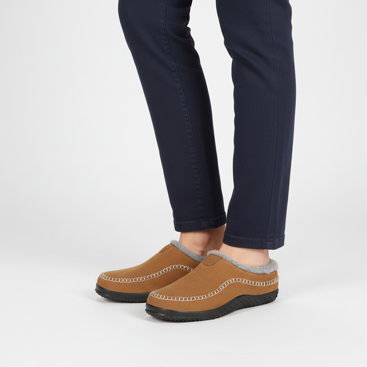 Top view: Men's cream-colored fleece-lined house slippers, comfortable and warm