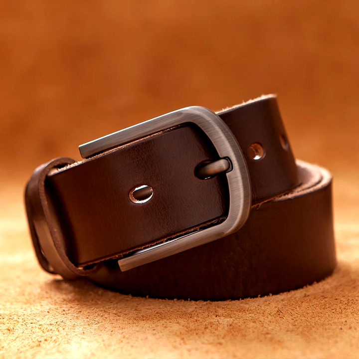 Men's genuine leather belt with a vintage buckle, perfect for both dress and casual occasions. Durable men's accessory.