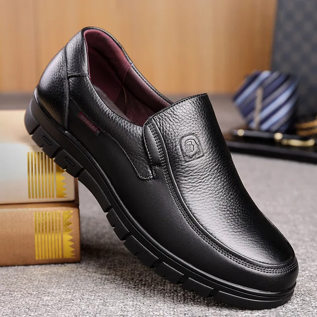 Stylish men's leather loafers, breathable flat sole casual shoes, perfect for outdoor walking.