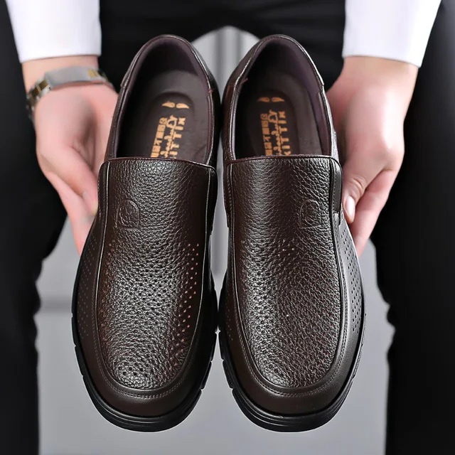 Timeless men's casual leather walking shoes, comfortable loafers with a flat sole, breathable.