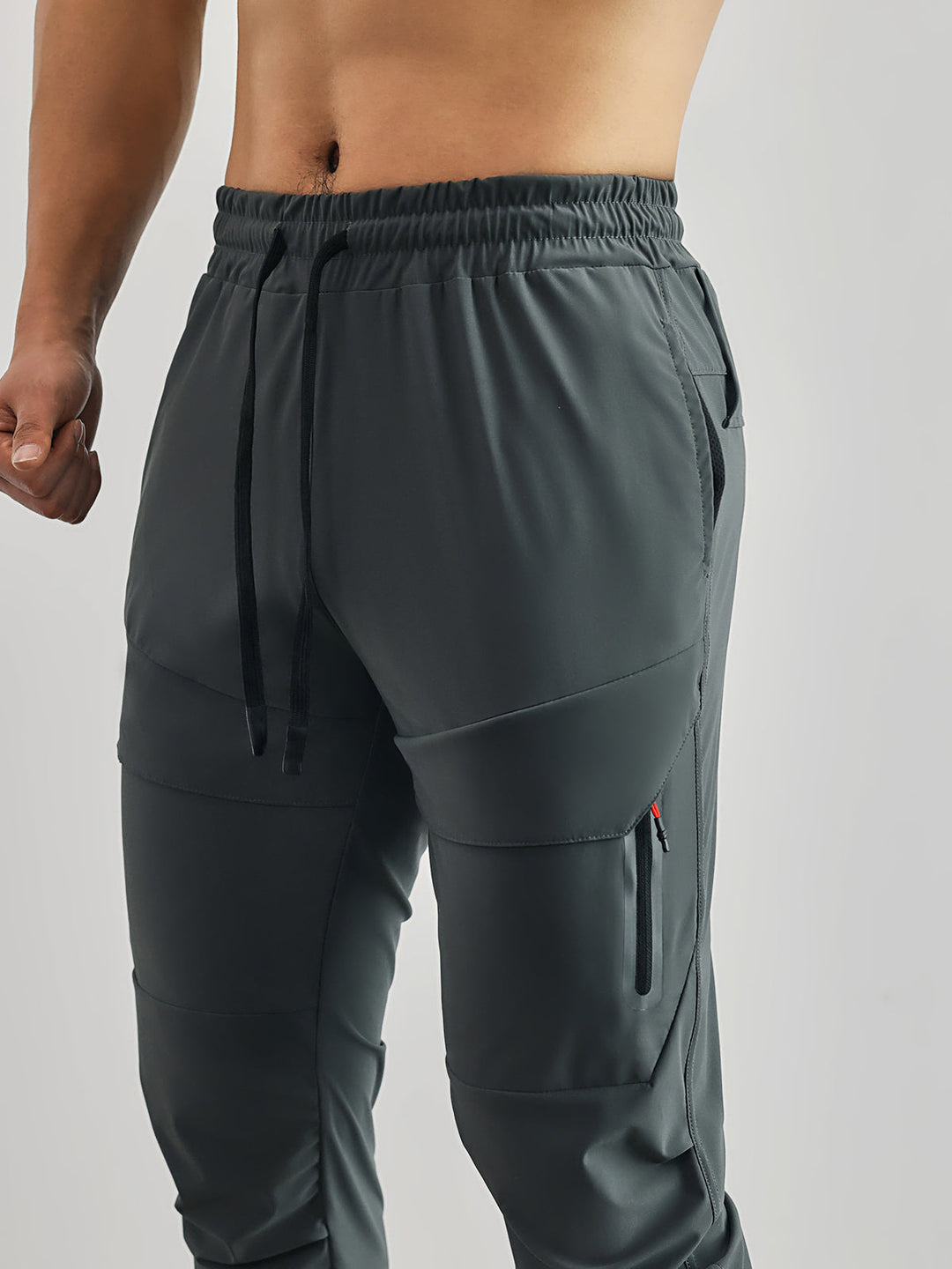 Elastic waistband & tapered cuffs of Men's Granada Cargo Joggers for optimal comfort & a modern fit.