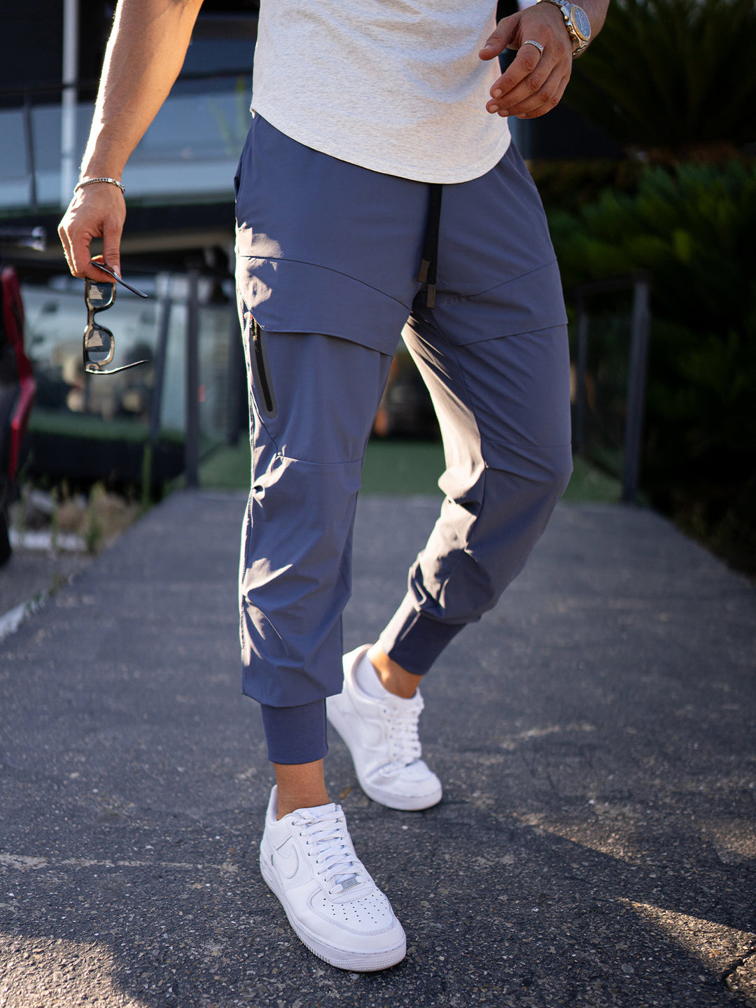 Men's Granada Cargo Joggers: versatile casual pants with utility pockets & a comfortable tapered fit.