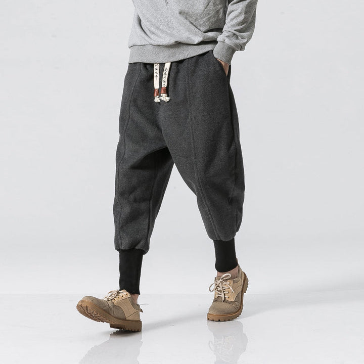 Black men's relaxed fit tapered pants with drop crotch for ultimate comfort and a sleek, modern look.