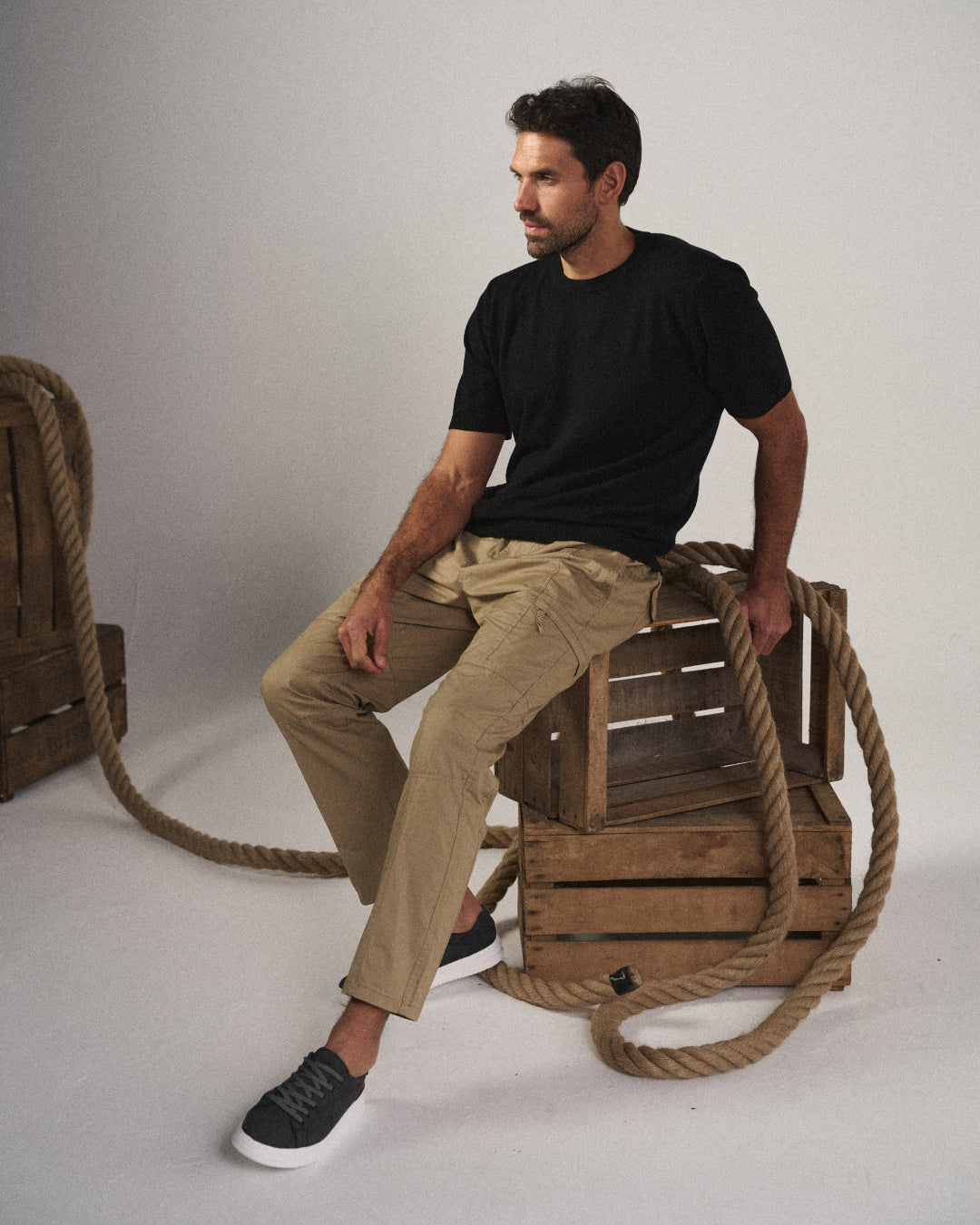Waistband & belt loops of men's Hampton cargo pants, ensuring a comfortable relaxed fit.