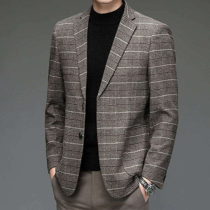 Navy blue men's Harrington blazer, slim fit for a modern and sharp look. Perfect for smart casual outfits.