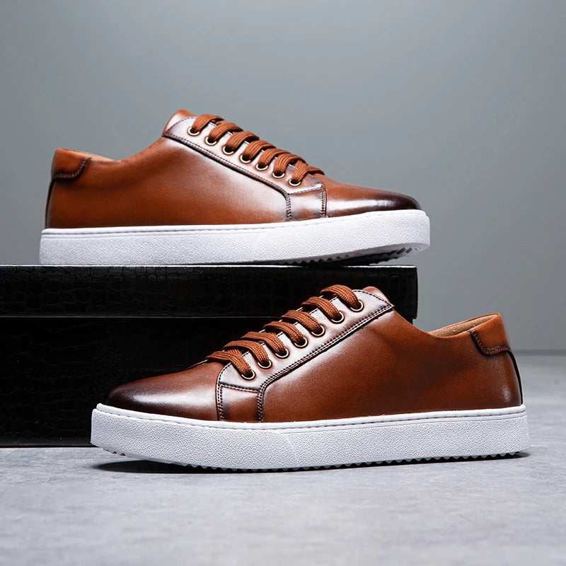 Stylish men's low-top sneakers, the Harrington model offers a polished look for smart casual outfits.