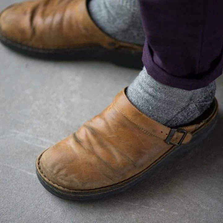 Comfortable men's mules with heel strap. Versatile slip-on shoes for casual, modern, and all-day fashion.
