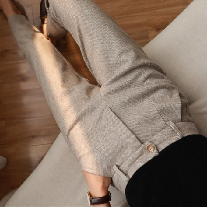 Refined men's herringbone wool trousers, perfect for a sophisticated business wardrobe.