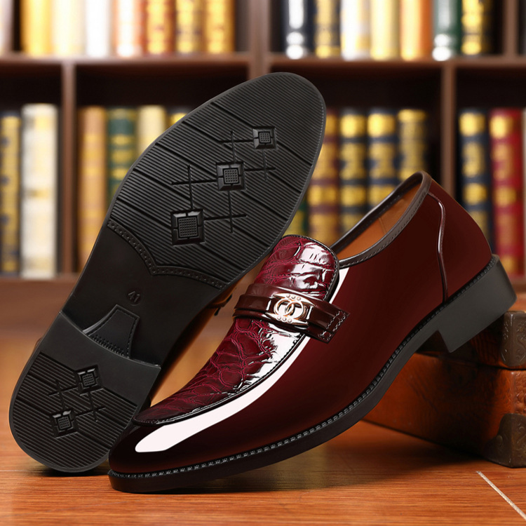Formal men's slip-on dress shoes, high-shine finish, ideal for business, events & smart casual.