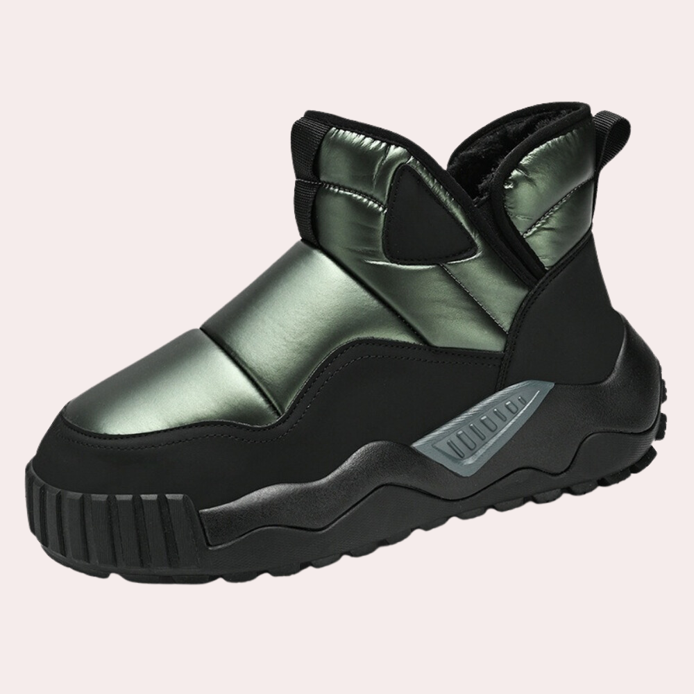 Rugged men's NordicTrail buckle boots, insulated for warmth & protection against harsh winter conditions.