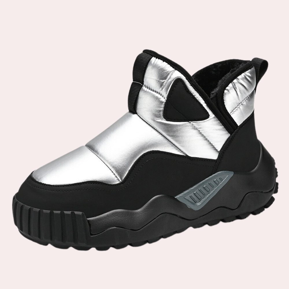 Cozy men's NordicTrail winter boots, featuring secure buckles and warm insulation for ultimate cold weather protection.