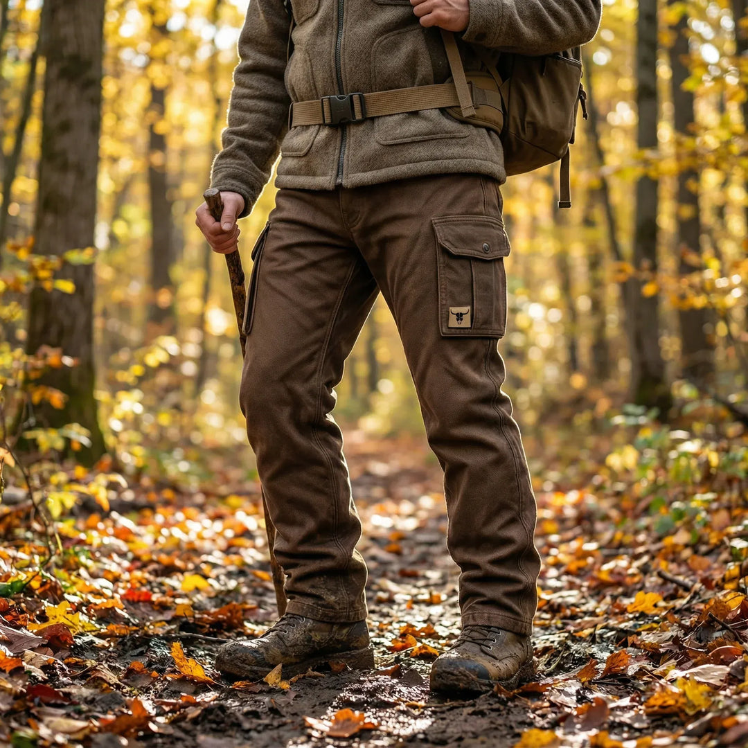 Tough men's cargo pants, durable workwear for everyday use. Practical, comfortable, and ready for action.