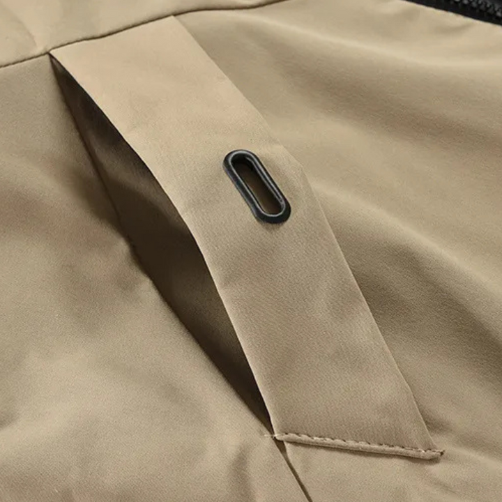 Fashionable men's insulated jacket, ideal for winter protection & warmth.