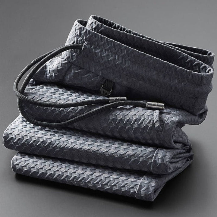 Cozy & stylish men's jacquard loungewear set, perfect for casual relaxation.