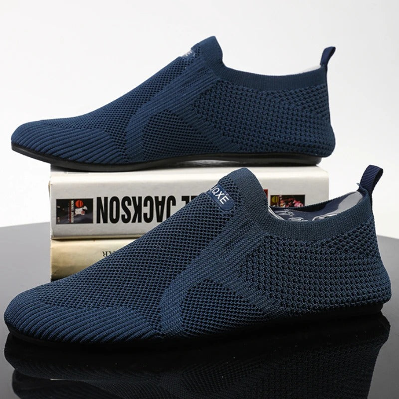 Versatile men's knit slip-on shoes in black. Barefoot feel, breathable for everyday comfort.