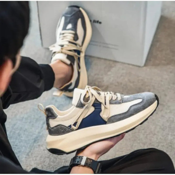 Comfortable men's Lars sporty walking shoes with elastic fit. Ideal everyday casual sneakers for active men.